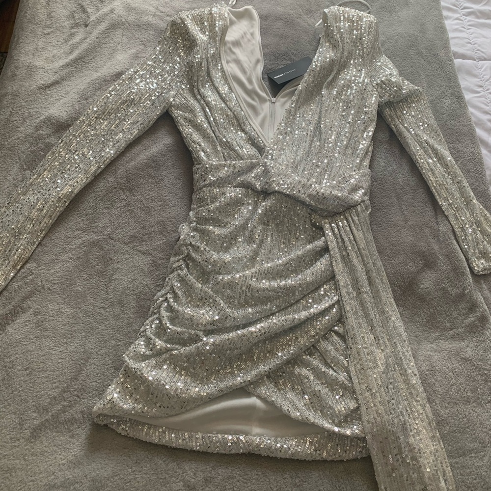 Dress fits M-L never worn